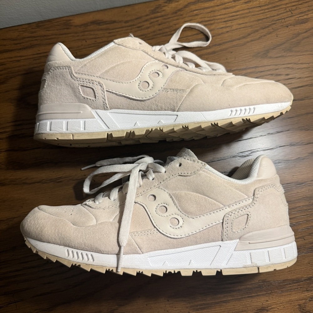 Saucony Unisex Beige Sneakers